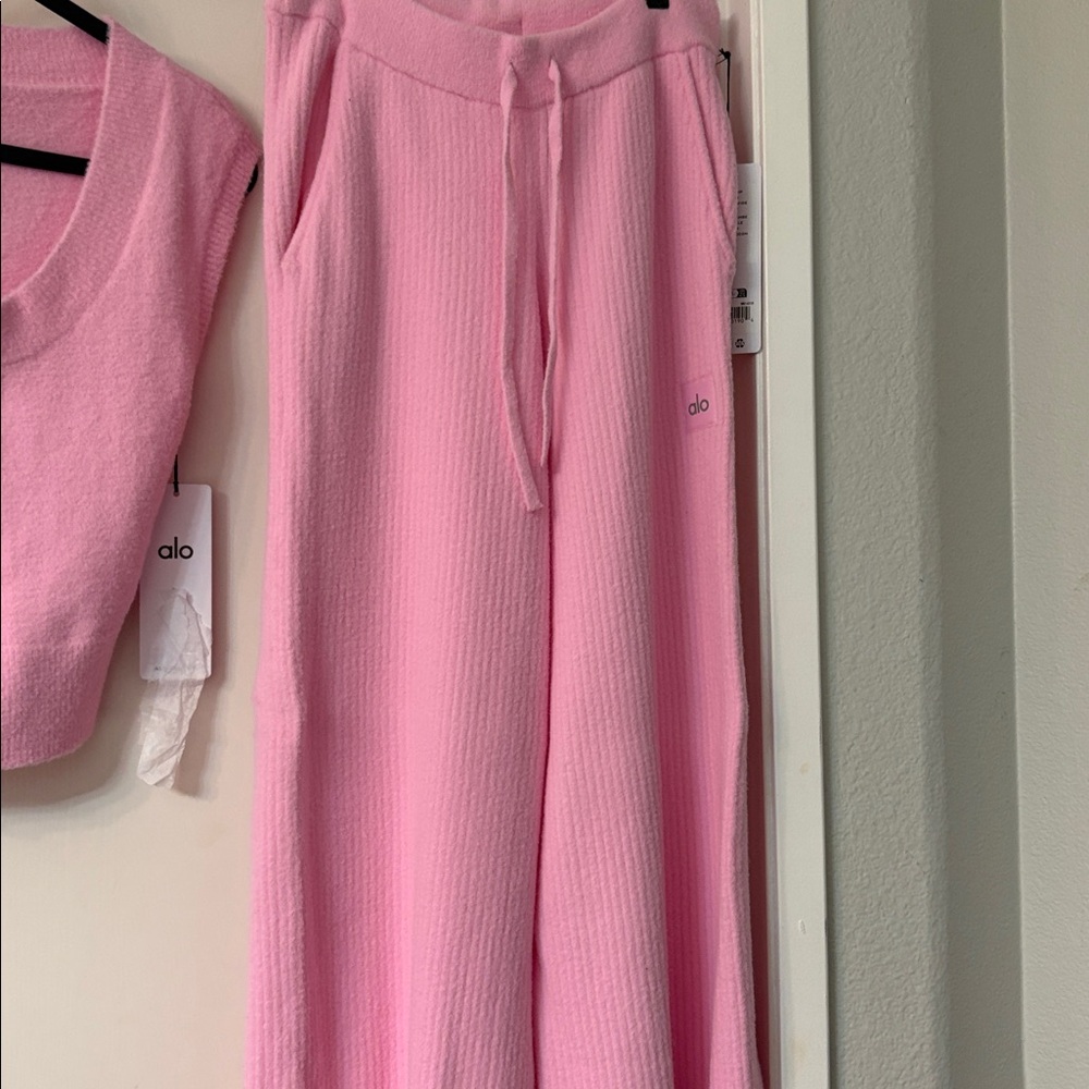 ALO Yoga Women's Soft Pink Knit  Set snuggle up set - Picture 3 of 3